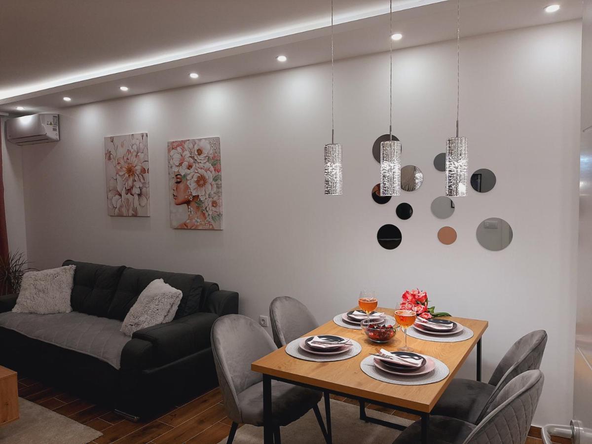 Apartman Kristal Sremska Mitrovica Buitenkant foto