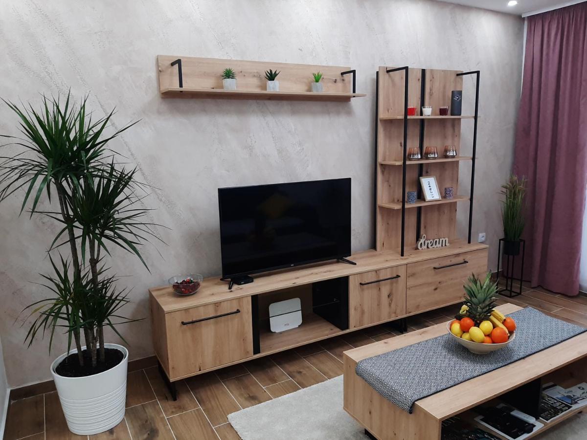 Apartman Kristal Sremska Mitrovica Buitenkant foto
