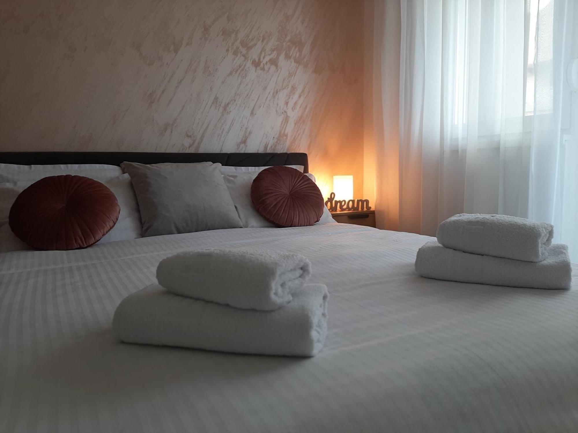 Apartman Kristal Sremska Mitrovica Buitenkant foto
